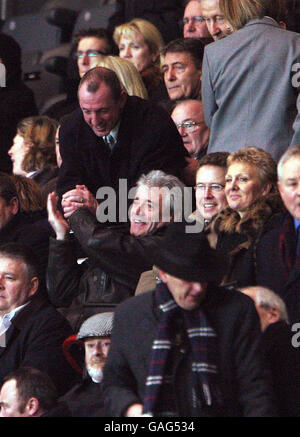 Kevin Keegan, le gérant de New Newcastle United, regarde pendant le match de répétition de la coupe FA au parc St James' Park, à Newcastle. Banque D'Images