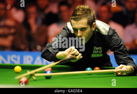 Mark Selby en action lors de la finale SAGA Insurance Masters à Wembley Arena, Londres. Banque D'Images