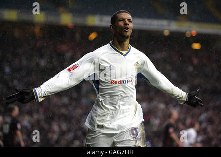 Jermaine Beckford, de Leeds United, célèbre son deuxième but lors du match Coca-Cola League One à Elland Road, Leeds. Banque D'Images