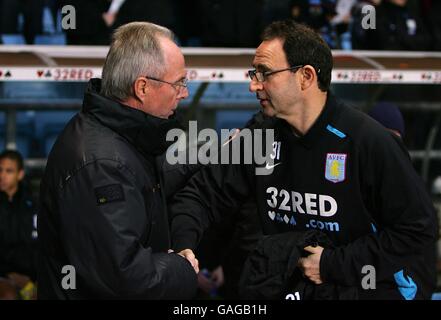 Football - Barclays Premier League - Aston Villa / Manchester City - Villa Park.Martin O'Neill, directeur de la Villa Aston, et Sven Goran Eriksson, directeur de la ville de Manchester (à gauche) avant le match Banque D'Images