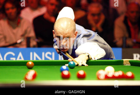 SNOOKER - SAGA Insurance Masters - 6e jour - Wembley Arena.Peter Ebdon en action contre Stephen Lee lors des finales du Quater des maîtres d'assurance de la SAGA à Wembley Arena, Londres. Banque D'Images