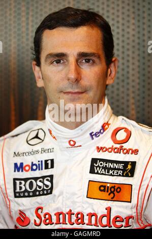 Vodafone McLaren Mercedes pilote Pedro de la Rosa lors du lancement de la Vodafone McLaren Mercedes MP4-23 au musée Mercedes-Benz de Stuttgart. Banque D'Images