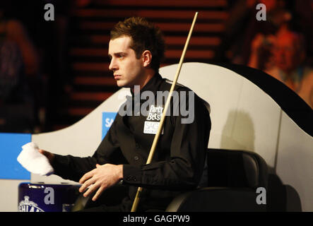 Snooker - SAGA Insurance Masters - deuxième jour - Wembley Arena.Mark Selby regarde pendant les SAGA Insurance Masters à Wembley Arena, Londres. Banque D'Images