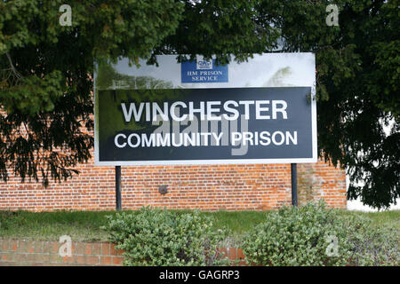 Vue générale de la prison de HM Winchester à Winchester, Hampshire. L'établissement victorien peut accueillir jusqu'à des prisonniers de catégorie B. Il est actuellement en cours de rénovation sur cinq ans. Date de la photo: Samedi 12 janvier 2008. Le crédit d'image devrait se lire: Chris Ison/PA Wire. Banque D'Images