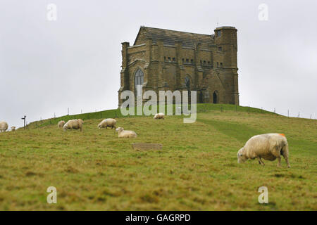 Vue générale sur la chapelle Sainte-Catherine, qui se trouve sur une colline au-dessus du pittoresque village d'Abbotsbury, dans le Dorset. Date de la photo: Vendredi 11 janvier 2008. Le crédit d'image devrait se lire: Chris Ison/PA Wire. Banque D'Images