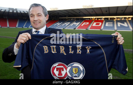 Football - Conférence de presse d'Écosse - Hamden Park.George Burley, directeur de la Nouvelle-Écosse, lors d'une conférence de presse à Hamden Park, Glasgow. Banque D'Images