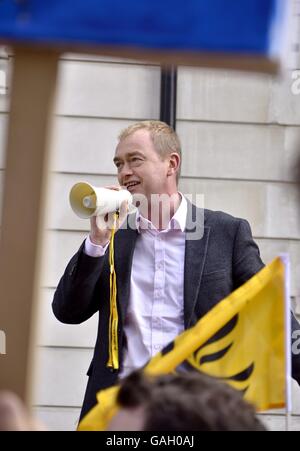 Tim Farron - politicien britannique, leader des libéraux-démocrates les milliers de personnes marcheront par Londres pour s'opposer à Banque D'Images