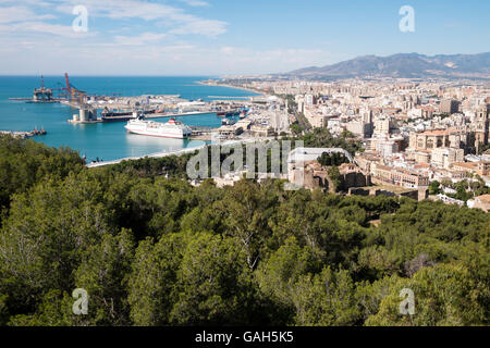 Malaga. Vue du Castillo de Gibralfaro. Andalousie, Espagne Banque D'Images