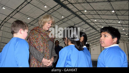 Camilla, la duchesse de Cornouailles, rencontre des jeunes lors d'une visite au CENTRE DE PARTITIONS à l'est de Londres. Banque D'Images