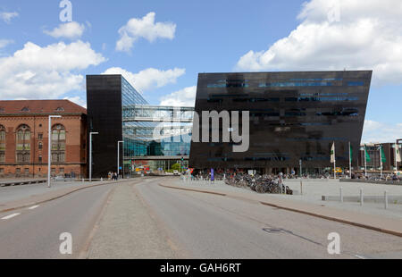 La Bibliothèque royale, le Black Diamond, Den Sorte Diamant, dans le port de Copenhague vu de l'Søren Kirkegaards Square. Banque D'Images