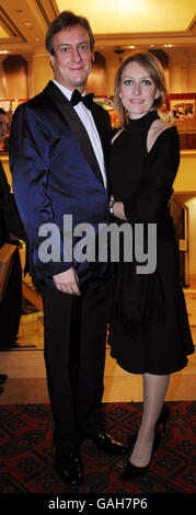 L'acteur Stephen Tompkinson et l'amie Elaine Young au Morgan Stanley Great Britons Awards 2007 au Guildhall, Londres. Banque D'Images