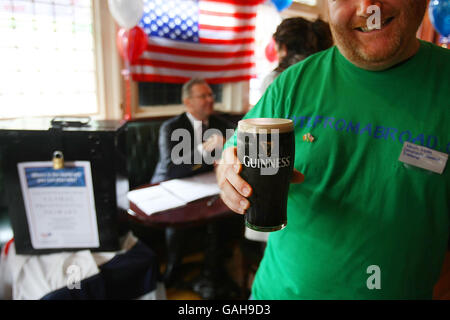 O'Neills pub à Suffolk Street, Dublin, après avoir été transformé en un centre de vote impromptu pour les démocrates américains vivant en Irlande. Banque D'Images