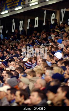 Football - Worthington Cup - quatrième tour - Burnley / Manchester United. Les fans de Burnley apprécient le jeu Banque D'Images