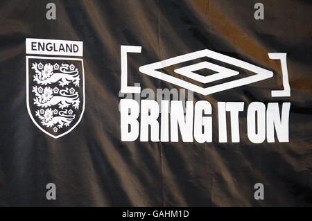 Angleterre - Football - Le lancement du Kit de Grove Hotel Banque D'Images