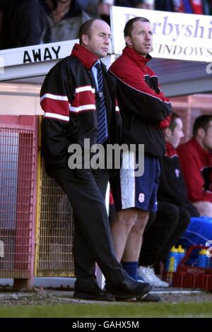 Soccer - Unibond Premier Division - Hyde v Accrrington Stanley. l-r Accrrington Stanley Manager John Coleman avec son assistant Jimmy Collins Banque D'Images