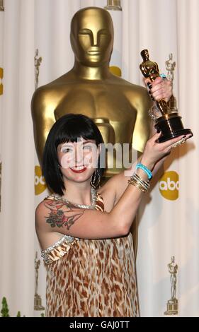 Diablo Cody avec le prix du meilleur scénario original reçu pour Juno lors du 80e Academy Awards (Oscars) au Kodak Theatre de Los Angeles. Banque D'Images