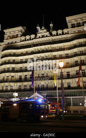 Feu au Grand Hotel Brighton.Les pompiers s'attaquent à un incendie dans le Grand Hotel historique sur le front de mer de Brighton. Banque D'Images