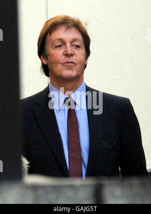 Audition de divorce McCartney.Sir Paul McCartney arrive à la haute Cour pour poursuivre la procédure de règlement de divorce avec Heather Mills. Banque D'Images