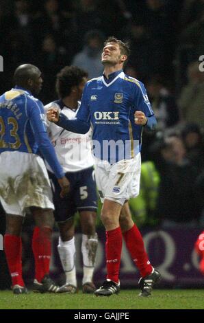 Soccer - FA Cup - Cinquième tour - Preston North End v Portsmouth - Deepdale.Hermann Hreidarsson de Portsmouth célèbre le but de Darren carter de Preston North End Banque D'Images