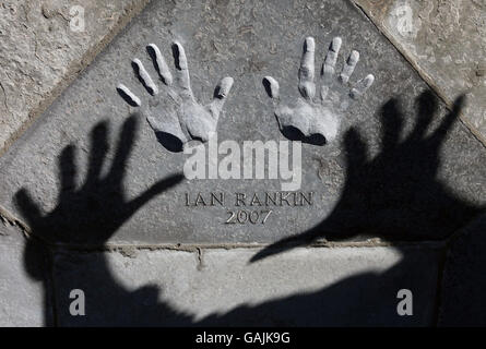 Ian Rankin handprints Banque D'Images