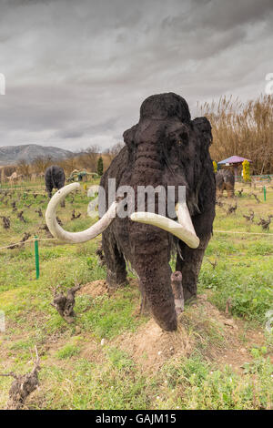 Athènes, Grèce 17 janvier 2016. Modèle de mammouth de l'ère préhistorique au parc des dinosaures en Grèce. Banque D'Images