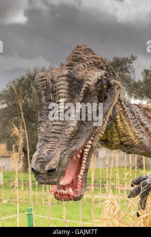 Athènes, Grèce 17 janvier 2016. Dinosaures animal préhistorique au parc des dinosaures en Grèce. Banque D'Images