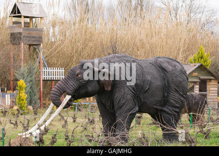 Athènes, Grèce 17 janvier 2016. Modèle d'un mammouth préhistorique au parc des dinosaures en Grèce. Banque D'Images