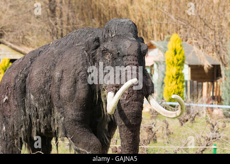 Athènes, Grèce 17 janvier 2016. L'âge de mammouth vieux modèle au parc des dinosaures en Grèce. Banque D'Images