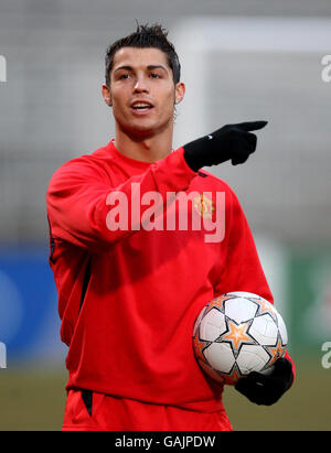 Football - Manchester United Training session - Stade Gerland.Cristiano Ronaldo de Manchester United lors d'une session d'entraînement au Stade Gerland à Lyon, France. Banque D'Images