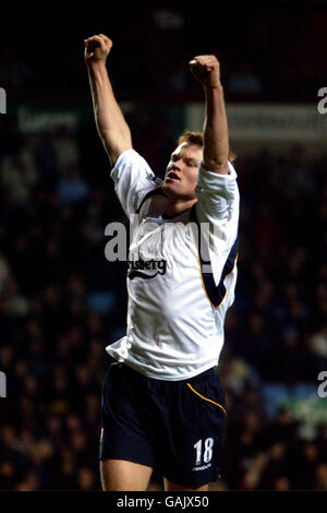 Football - Worthington Cup - quart de finale - Aston Villa / Liverpool.John Arne Riise de Liverpool célèbre son troisième but Banque D'Images