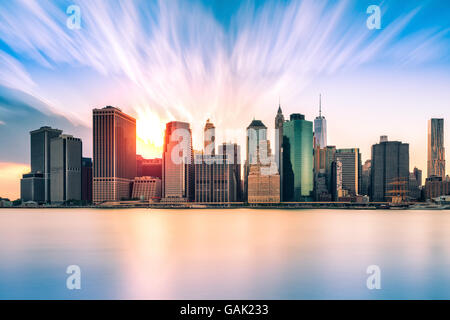 Financial District au coucher du soleil, dans la ville de New York Banque D'Images