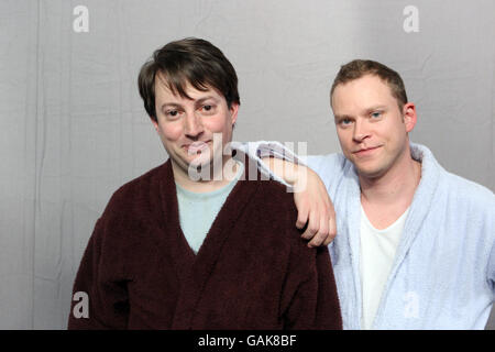 David Mitchell et Robert Webb sur le tournage de la nouvelle série de PEP Show dans le nord de Londres. Banque D'Images