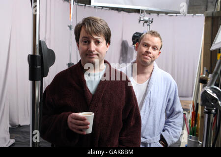 David Mitchell et Robert Webb sur le tournage de la nouvelle série de PEP Show dans le nord de Londres. Banque D'Images