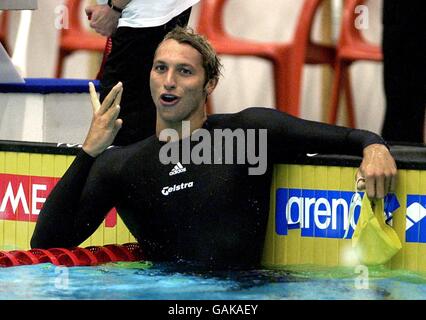 Natation - coupe du monde - Suède.Ian Thorpe, d'Australie, célèbre la victoire du 400m libre pour hommes Banque D'Images