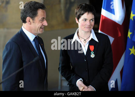 Le président français Nicolas Sarkozy avec Dame Ellen MacArthur au Old Royal Naval College, Greenwich, Londres. Banque D'Images