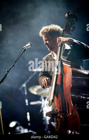 Milan, Italie. Le 04 juillet, 2016. Le troupeau groupe rock Mumford & Sons représentés sur scène comme ils vivent à exécuter son marché à Milan, Italie : Roberto Finizio Crédit/Pacific Press/Alamy Live News Banque D'Images