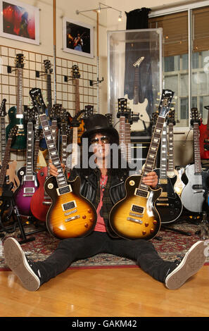 Slash participe au lancement de ses guitares Gibson et Epiphone SLASH les Paul, édition limitée, aux studios Gibson Guitar, dans le centre de Londres. Banque D'Images