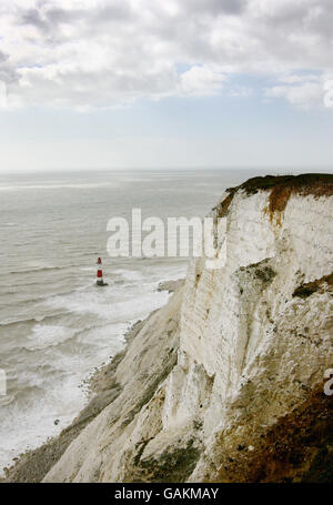 Vue générale sur le phare de Beachy Head près d'Eastbourne, dans l'est du Sussex. Banque D'Images