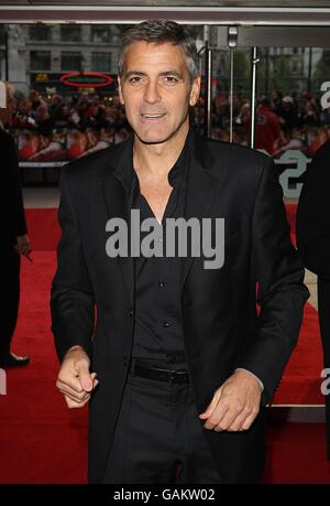 George Clooney arrive pour la première européenne de Leatherheads au Odeon Leicester Square, Londres, WC2. Banque D'Images