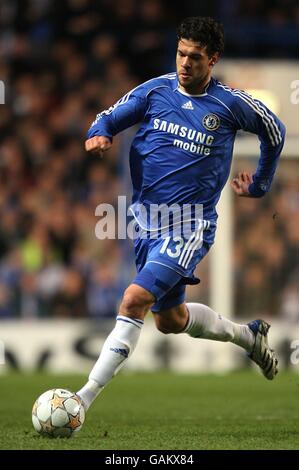 Football - Ligue des champions de l'UEFA - Premier tour Knockout - deuxième pied - Chelsea v Olympiakos - Stamford Bridge. Michael Ballack, Chelsea Banque D'Images