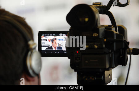 George Burley, directeur écossais, lors d'une conférence de presse à Hampden Park, Glasgow. Banque D'Images