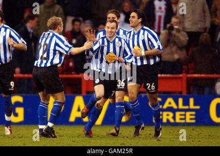 Football - Nationwide League Division One - Sheffield United / Sheffield mercredi.Alan Quinn (au centre) de Sheffield Wednesday célèbre le but d'ouverture contre Shefield United Banque D'Images