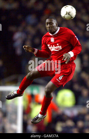 Soccer - Worthington Cup - demi-finale - deuxième jambe - Liverpool v Sheffield United. Emile Heskey de Liverpool saute pour une affiche supérieure Banque D'Images