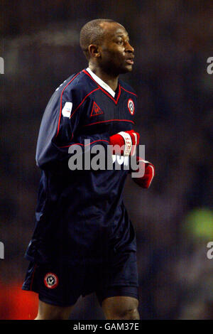 Soccer - Worthington Cup - demi-finale - deuxième jambe - Liverpool v Sheffield United. Peter Ndlovu, Sheffield United Banque D'Images