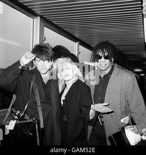 Musique - The Thompson Twins arriver dans UK - 1984 Banque D'Images