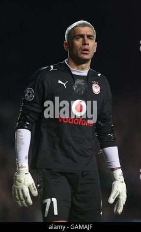 Football - Ligue des champions de l'UEFA - Premier tour Knockout - deuxième pied - Chelsea v Olympiakos - Stamford Bridge. Anastasios Pantos, Olympiakos Banque D'Images