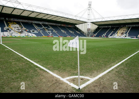 Vue générale du stand Sir Tom Finney (l) et de Bill Shankly Kop à Deepdale, domicile de Preston North End Banque D'Images