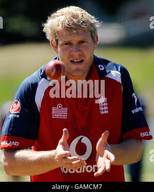 Matthew Hoggard en Angleterre pendant la pratique à la réserve de bassin, Wellington, Nouvelle-Zélande. Banque D'Images