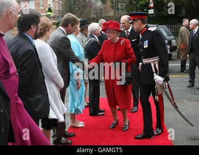 La reine Elizabeth II visite l'Irlande du Nord Banque D'Images