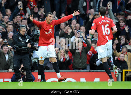 Cristiano Ronaldo de Manchester United fête ses points lors du match de la Barclays Premier League à Old Trafford, Manchester. Banque D'Images